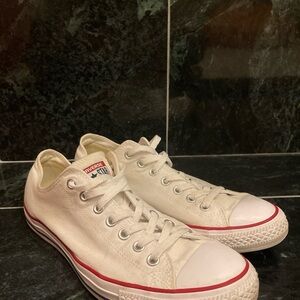 Converse Taylor All Star Canvas Low Top Shoe Men’s Size 10. Good Condition.